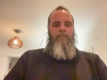 Chaturbate Sex Chat of giant_trimming_hit