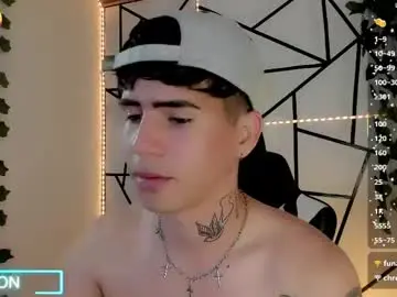 Chaturbate Live Sex Cam of kiss_whitee