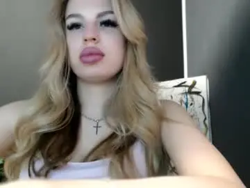 Chaturbate Live Sex Cam of rosaline_ly