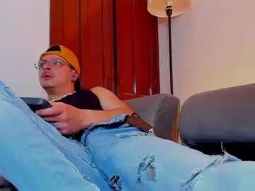Chaturbate Sex Cam of leo_hunt