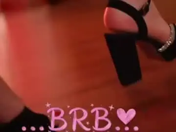Chaturbate Live Sex Cam of mia_helll