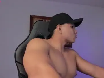 Chaturbate Live Sex Cam of roy__constance