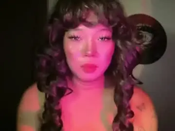 Chaturbate Live Porn of makemesquirt_xxx