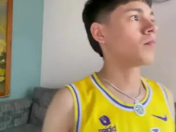 Chaturbate Live Sex Cam of andy_belier