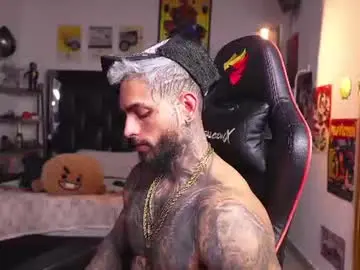 Chaturbate Live Sex Cam of logan_hugh8