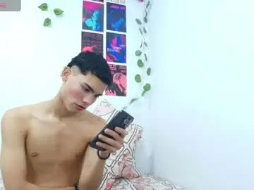 Chaturbate Live Sex Cam of liam_honey18