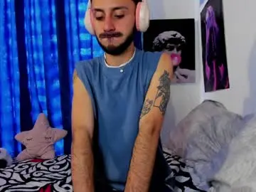 Chaturbate Live Sex Cam of santi_mateo