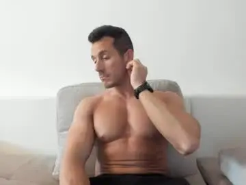 Chaturbate Live Sex Cam of roberto4ever