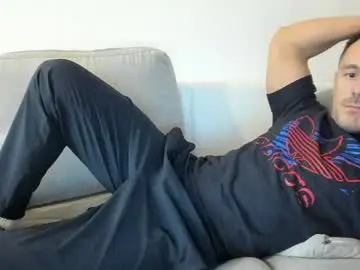 Chaturbate Live Sex Cam of roberto4ever