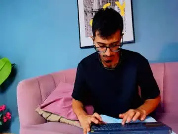 Chaturbate Live Sex Cam of keny_romero
