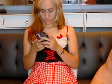 Chaturbate Live Sex Cam of petitestrawberry18
