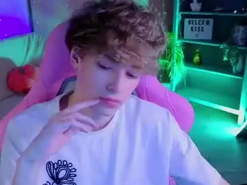Chaturbate Live Sex Cam of curly_twinkboy