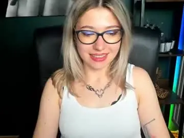 Chaturbate Nude Webcam of heidi_pleasure