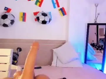 Chaturbate Live Sex Cam of miadanielss
