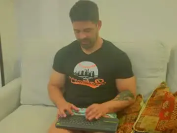 Chaturbate Live Sex Cam of andrewfame