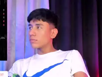 Chaturbate Live Sex Cam of damien_howard