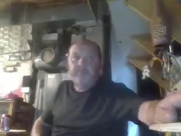 Chaturbate Live Sex Cam of handiemanhere
