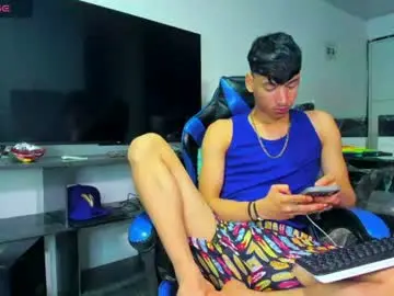 Chaturbate Live Sex Cam of lyam_russo