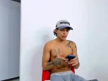 Chaturbate Live Sex Cam of kroywave