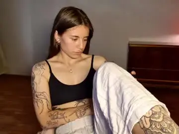 Chaturbate Live Sex Cam of lucyrait