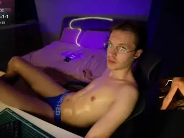 Chaturbate Live Sex Cam of leonnextdoor