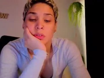 Chaturbate Best live sex cam show of laura_r23