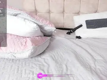 Chaturbate Nude Webcam of mia_dolls18