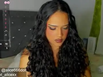 Chaturbate Live Sex of alice666doll