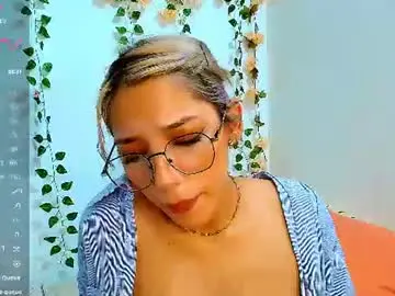 Chaturbate Best live sex cam show of petite_blossom4