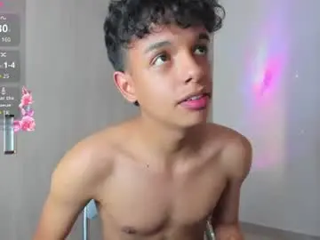 Chaturbate Live Sex Cam of maxfrost1