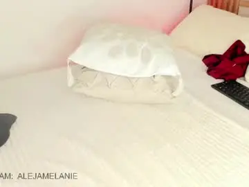 Chaturbate Live Sex Cam of miss_melanie18