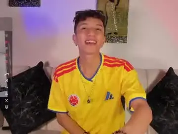 Chaturbate Live Sex Cam of mhatias_