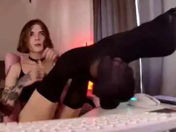 Chaturbate Live Sex Cam of midwestemoqueen