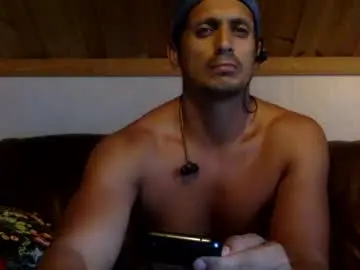 Chaturbate Live Sex Cam of latinbrown_sugar