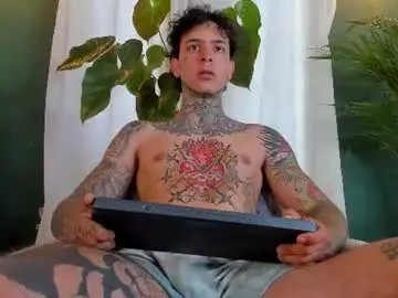 Chaturbate Live Sex Cam of aron_ford