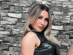 Myfreecams Live Sex Cam of Sweetcherry32