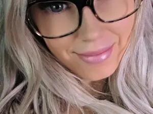 Myfreecams Live Sex Cam of Cora9