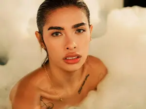 Myfreecams Live Sex Cam of Mia_reevess
