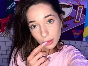 Myfreecams Live Porn of NicolYves