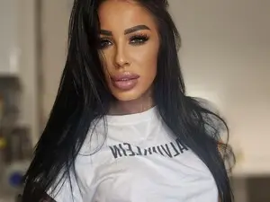 Myfreecams Adult Video Chat of AnyssyaHoot