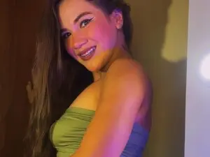 Myfreecams Live Sex Cam of Latinahot