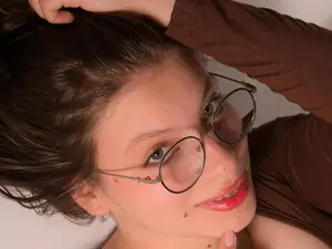 Myfreecams Live Sex Cam of Liiliie_petite
