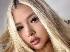 Myfreecams Live Sex Cam of Lilith_Petite