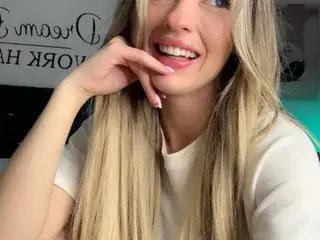 Streamate Nude Webcam of KatieeCutieXoo