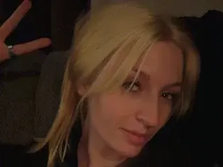 Streamate Watch Live Sex Cams of LunethMirelda