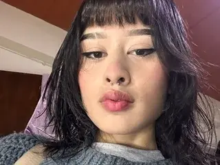 Streamate Nude Webcam of MeliStrawberry77