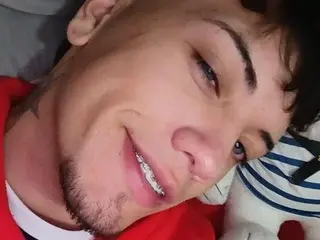 Streamate Live Porn of Y_apolo33