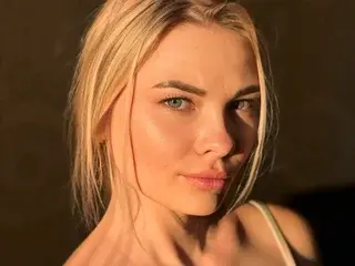 Streamate Live Sex of Tina_Candy