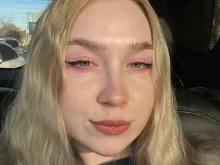 Streamate Free Porn Cam of Lily_Flower69