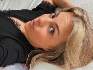 Streamate Live Sex of MsBelleWarick